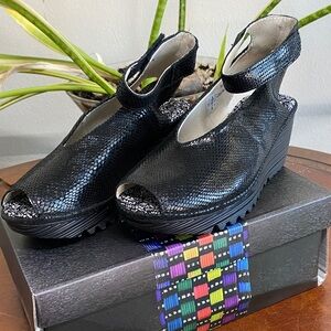 Bernie Mev. Mely, NWOT, size 39 Peep Toe Wedge Sandals